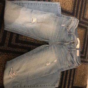 Low rise hollister jeans. Size 3Short